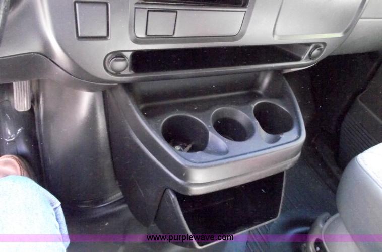 image for item 5922 2003 Chevrolet Express G30 box van truck