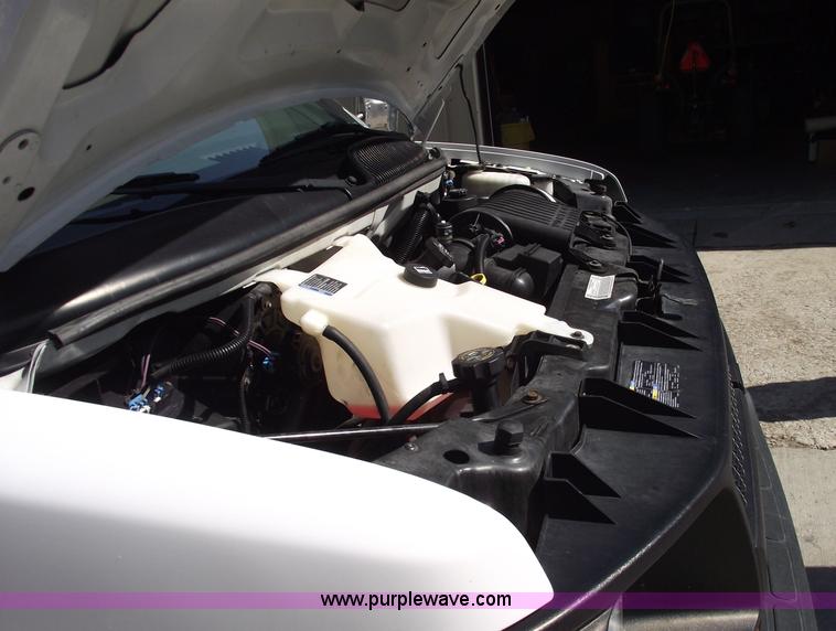 image for item 5922 2003 Chevrolet Express G30 box van truck