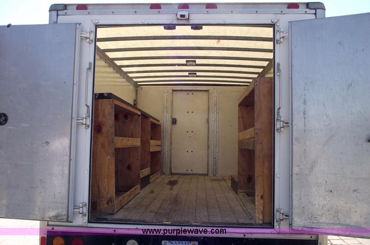 image for item 5922 2003 Chevrolet Express G30 box van truck