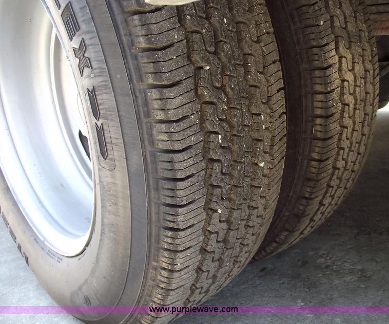 image for item 5922 2003 Chevrolet Express G30 box van truck