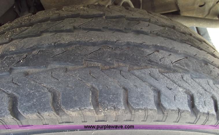 image for item 5922 2003 Chevrolet Express G30 box van truck