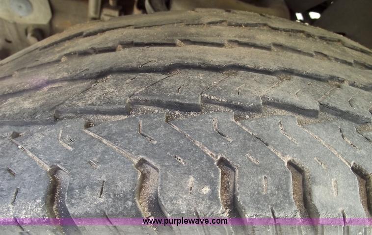 image for item 5922 2003 Chevrolet Express G30 box van truck