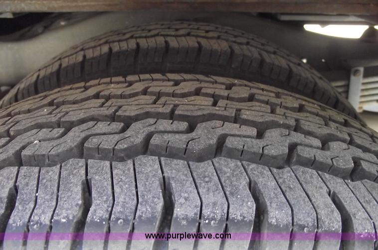 image for item 5922 2003 Chevrolet Express G30 box van truck