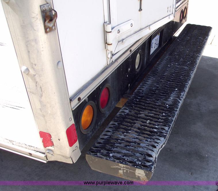 image for item 5922 2003 Chevrolet Express G30 box van truck