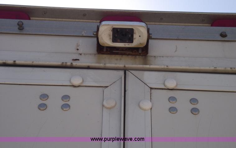 image for item 5922 2003 Chevrolet Express G30 box van truck