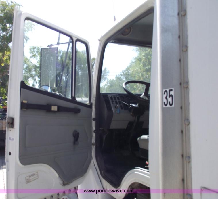 image for item 5923 1992 Freightliner FL70 box truck