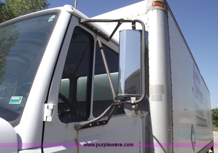 image for item 5923 1992 Freightliner FL70 box truck