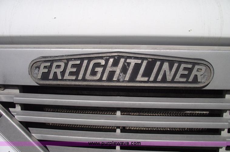 image for item 5923 1992 Freightliner FL70 box truck