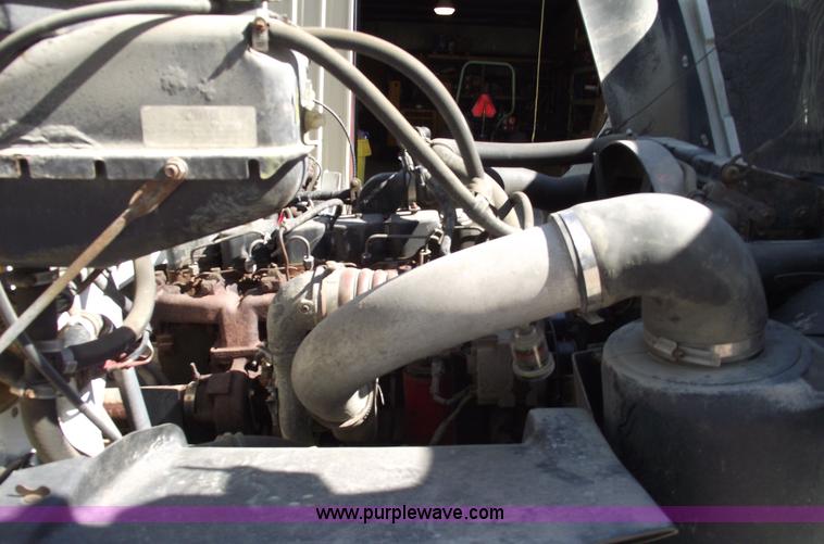 image for item 5923 1992 Freightliner FL70 box truck