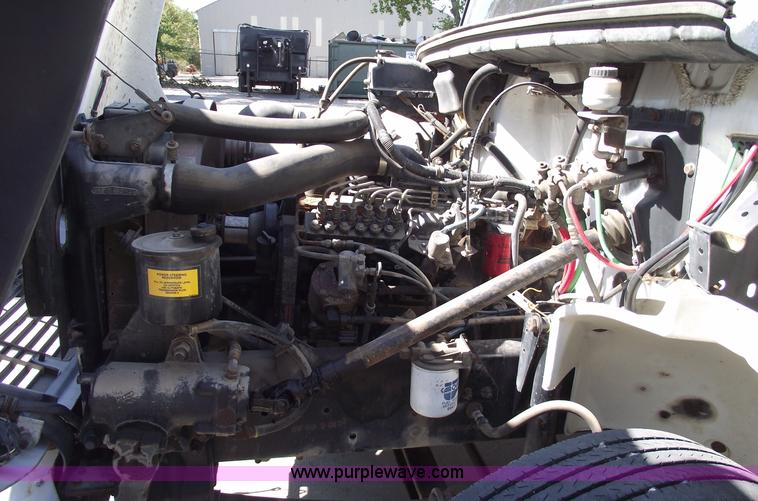 image for item 5923 1992 Freightliner FL70 box truck