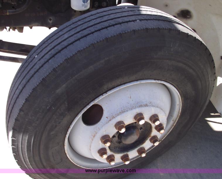 image for item 5923 1992 Freightliner FL70 box truck