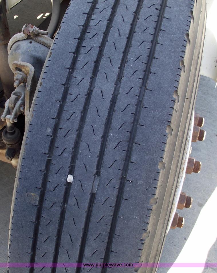 image for item 5923 1992 Freightliner FL70 box truck