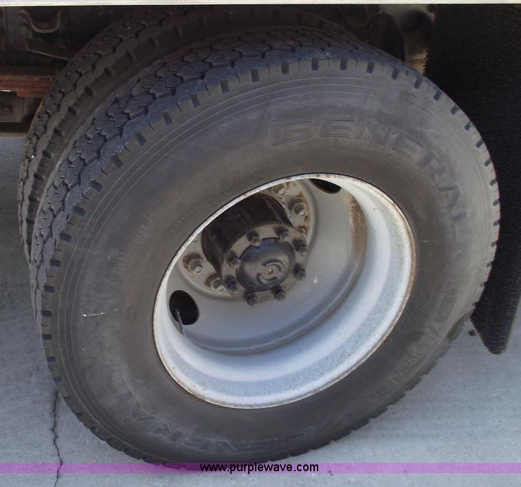 image for item 5923 1992 Freightliner FL70 box truck