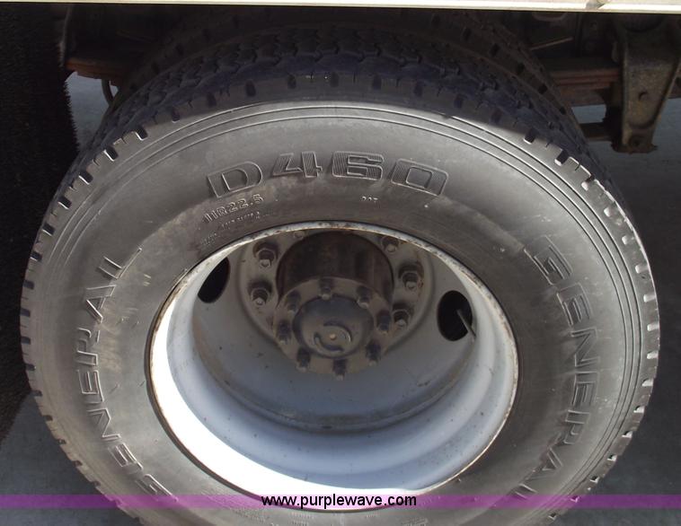 image for item 5923 1992 Freightliner FL70 box truck