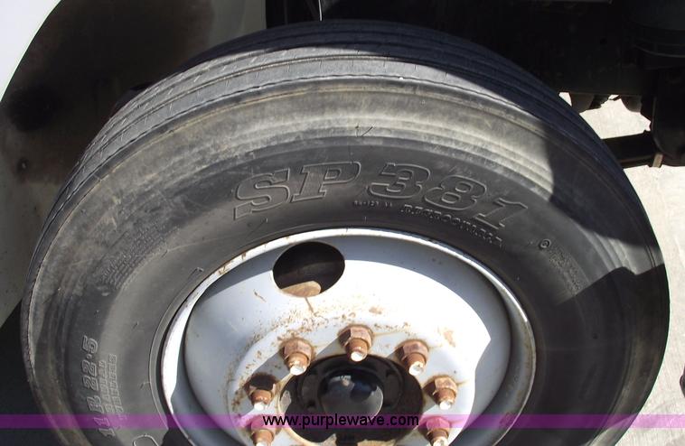 image for item 5923 1992 Freightliner FL70 box truck