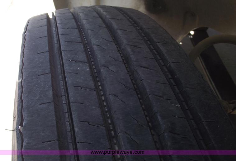 image for item 5923 1992 Freightliner FL70 box truck