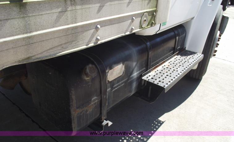 image for item 5923 1992 Freightliner FL70 box truck