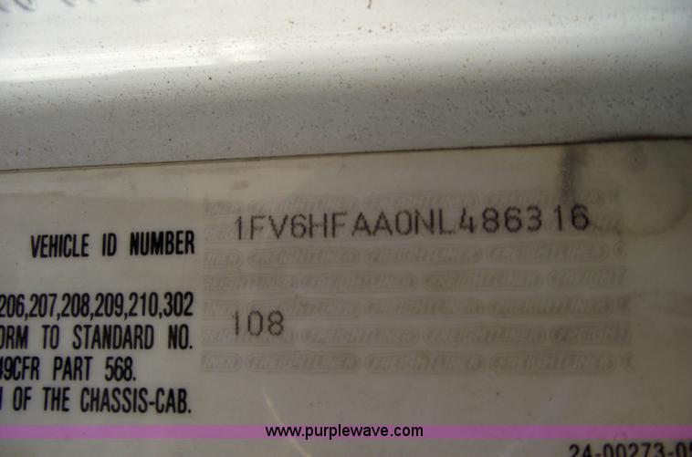 image for item 5923 1992 Freightliner FL70 box truck