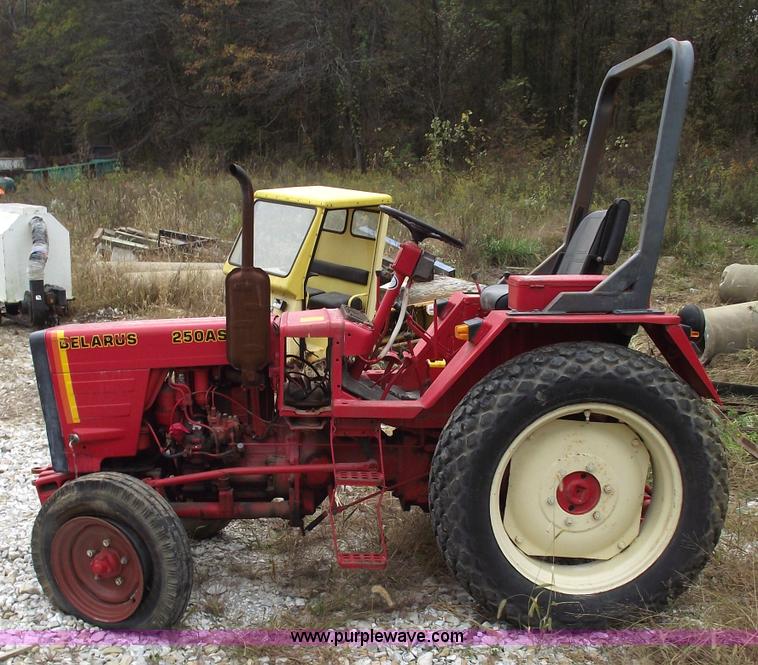 1984 Belarus 250AS tractor in Moberly, MO Item 5936 sold Purple Wave
