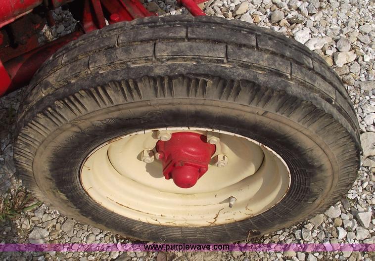 image for item 5936 1984 Belarus 250AS tractor