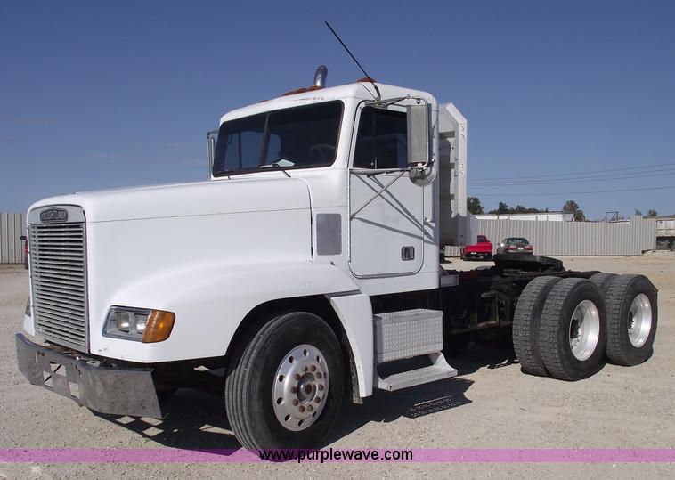 image for item 5946 1990 Freightliner Conventional FLD120 semi truck
