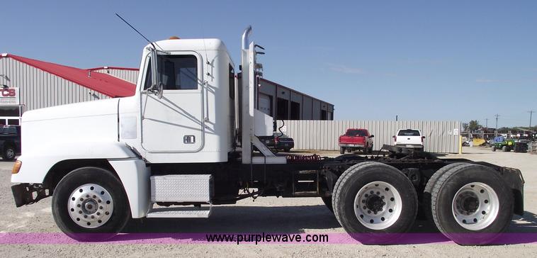image for item 5946 1990 Freightliner Conventional FLD120 semi truck