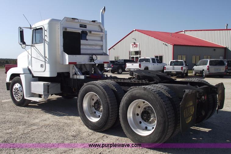 image for item 5946 1990 Freightliner Conventional FLD120 semi truck