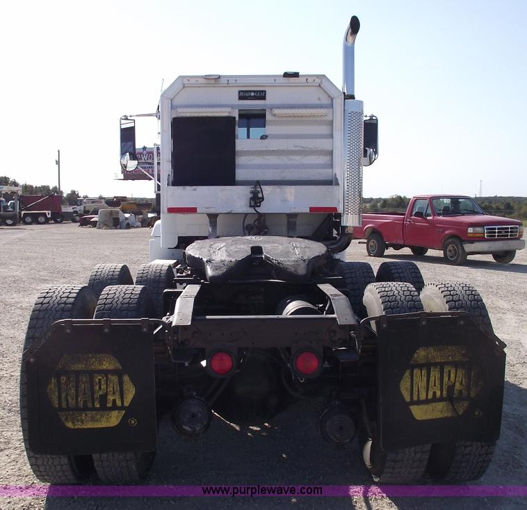 image for item 5946 1990 Freightliner Conventional FLD120 semi truck