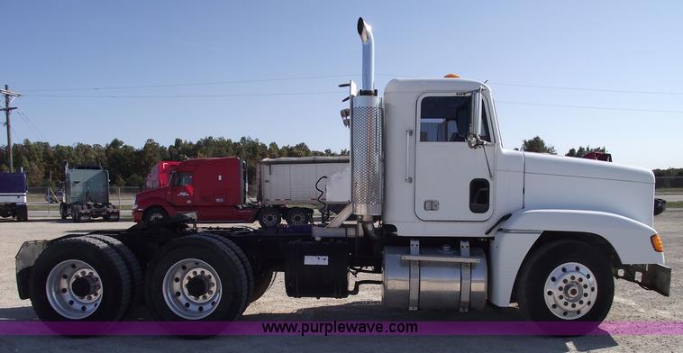 image for item 5946 1990 Freightliner Conventional FLD120 semi truck
