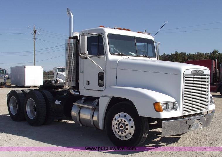 image for item 5946 1990 Freightliner Conventional FLD120 semi truck