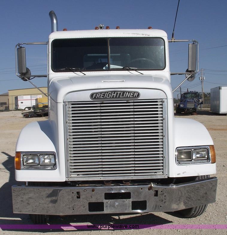 image for item 5946 1990 Freightliner Conventional FLD120 semi truck