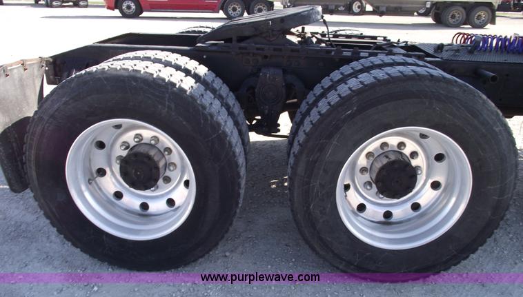 image for item 5946 1990 Freightliner Conventional FLD120 semi truck