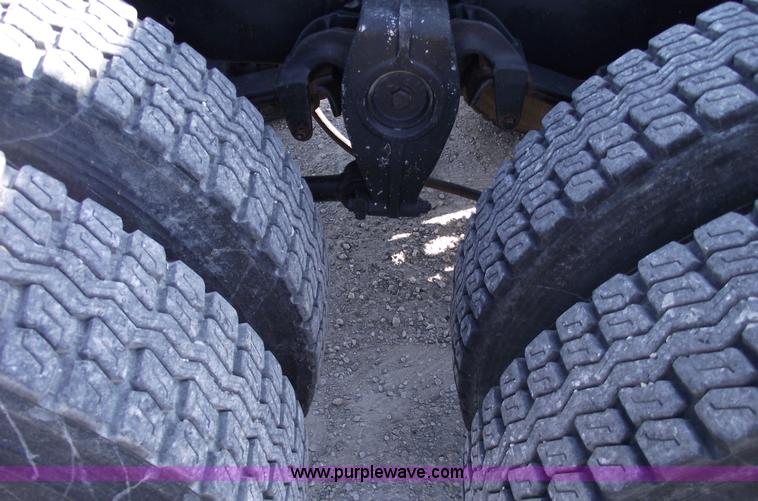 image for item 5946 1990 Freightliner Conventional FLD120 semi truck