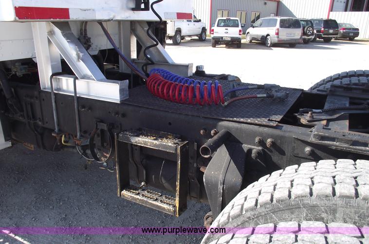 image for item 5946 1990 Freightliner Conventional FLD120 semi truck