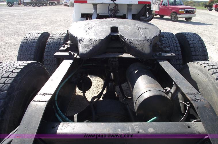 image for item 5946 1990 Freightliner Conventional FLD120 semi truck