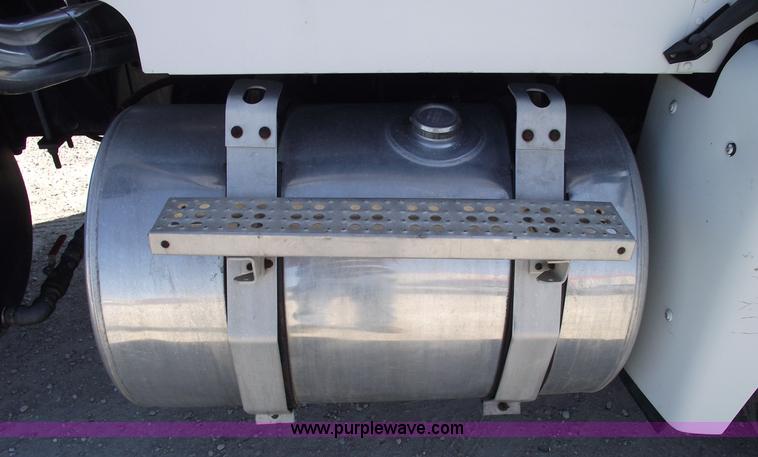 image for item 5946 1990 Freightliner Conventional FLD120 semi truck