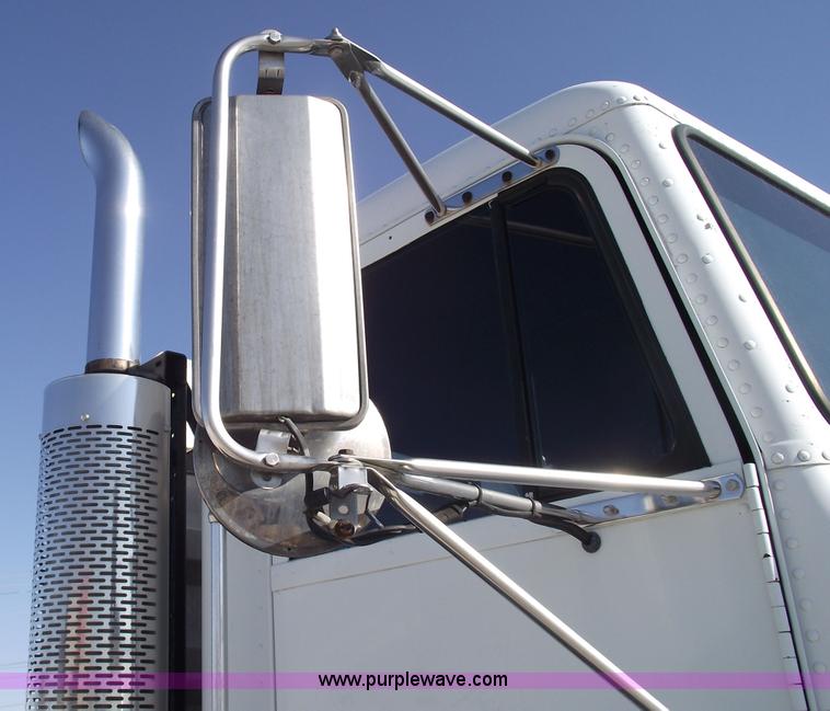 image for item 5946 1990 Freightliner Conventional FLD120 semi truck