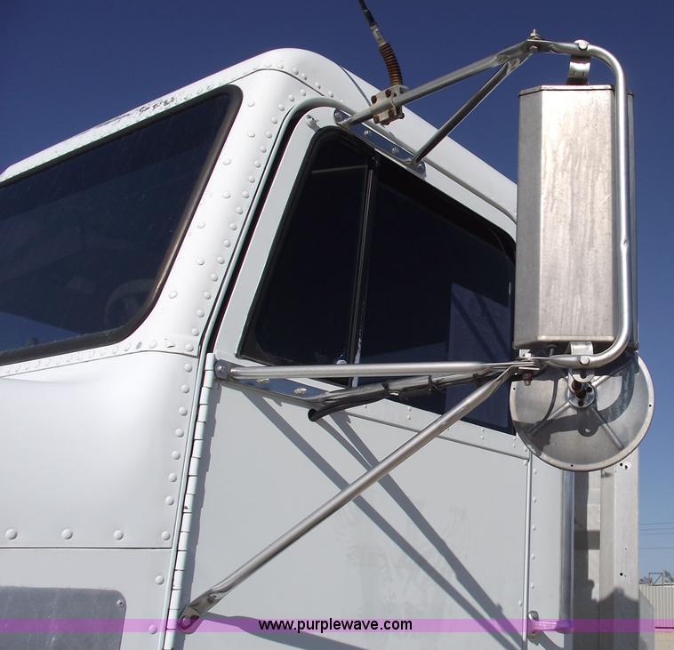 image for item 5946 1990 Freightliner Conventional FLD120 semi truck