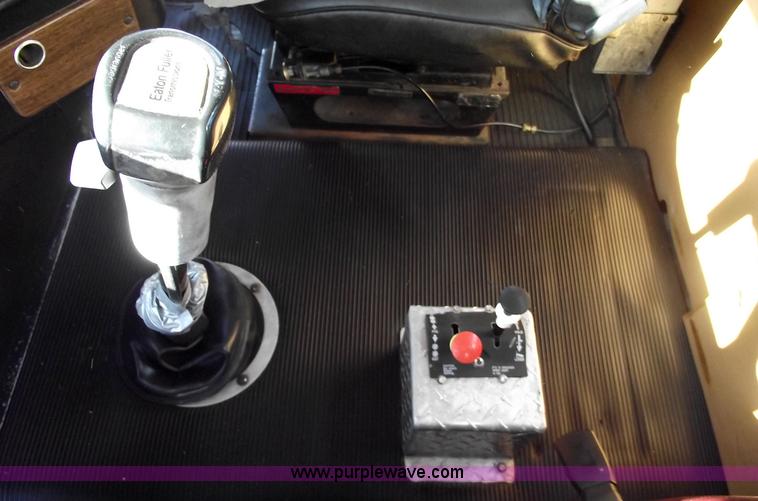 image for item 5946 1990 Freightliner Conventional FLD120 semi truck