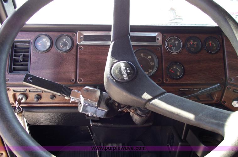 image for item 5946 1990 Freightliner Conventional FLD120 semi truck