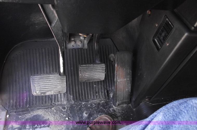 image for item 5946 1990 Freightliner Conventional FLD120 semi truck