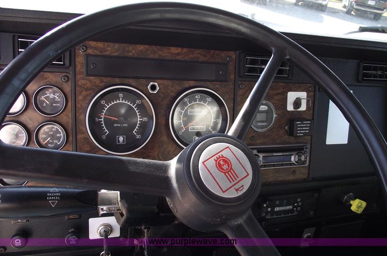 image for item 5947 1996 Kenworth T300 heavy service truck