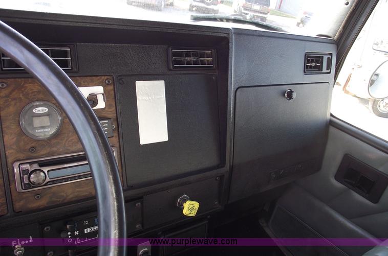 image for item 5947 1996 Kenworth T300 heavy service truck