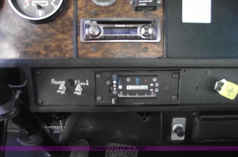 image for item 5947 1996 Kenworth T300 heavy service truck