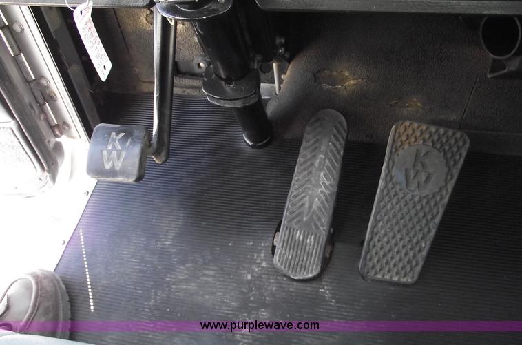 image for item 5947 1996 Kenworth T300 heavy service truck