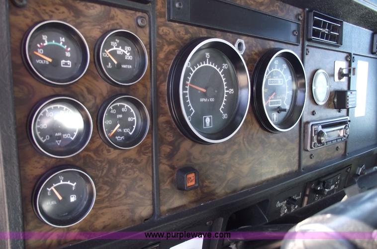 image for item 5947 1996 Kenworth T300 heavy service truck