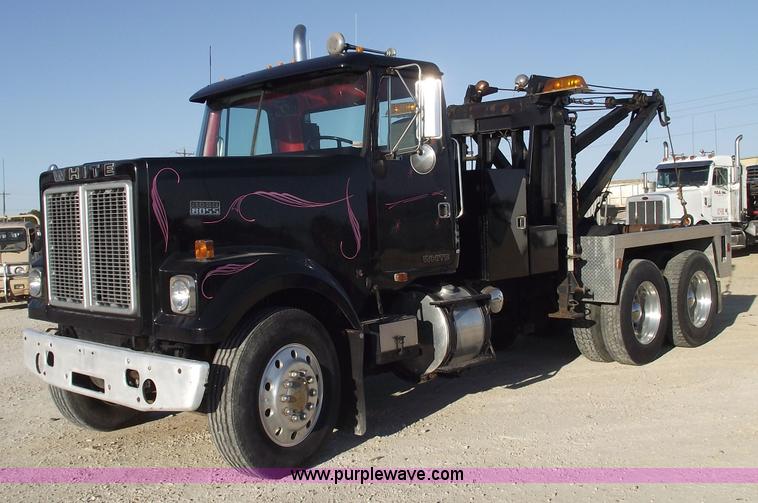 image for item 5950 1982 White Road Boss wrecker truck