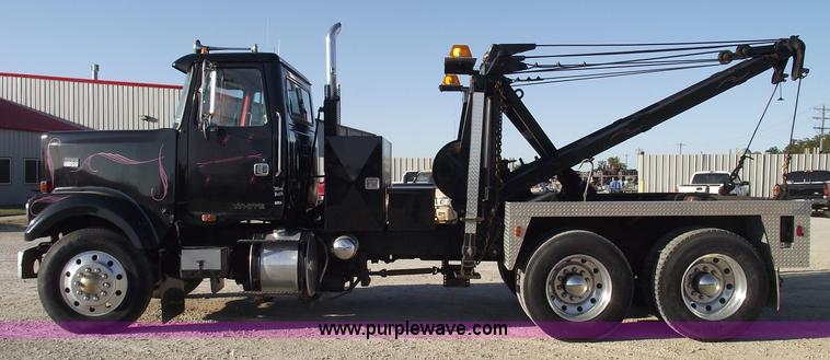 image for item 5950 1982 White Road Boss wrecker truck