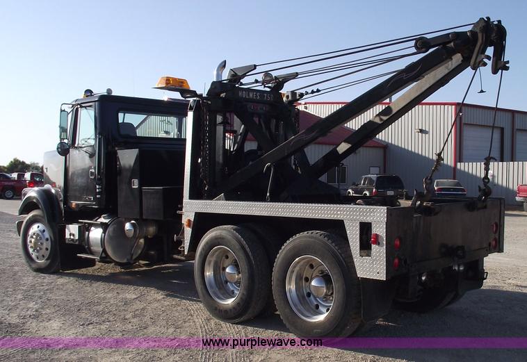 image for item 5950 1982 White Road Boss wrecker truck