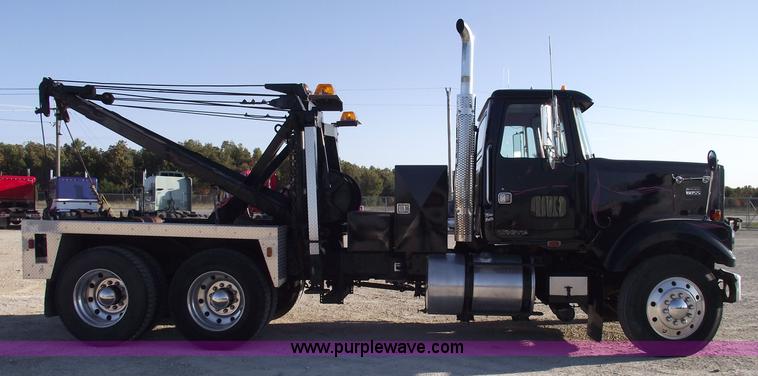 image for item 5950 1982 White Road Boss wrecker truck